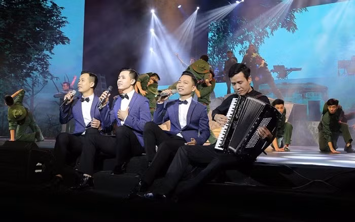 Đêm nhạc nằm trong series chương trình tôn vinh tác giả, tác phẩm của chuỗi “Vàng son một thuở”.