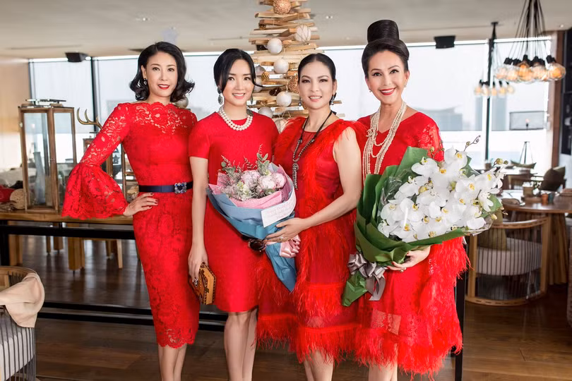 Diễm My "Cô ba Sài Gòn" đón sinh nhật ở độ cao 150m ảnh 1