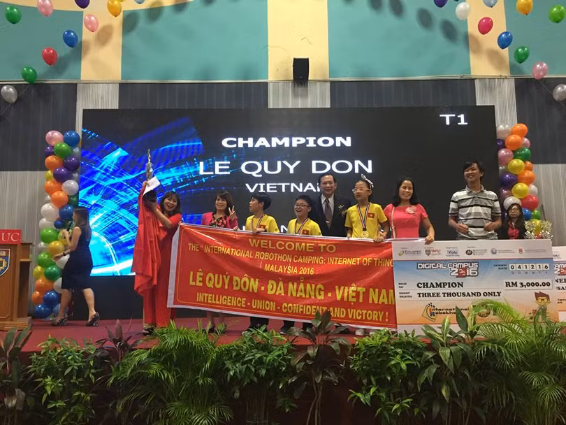 Học sinh trường Trần Cao Vân là một 2 đội giành giải Vô địch Robothon quốc tế.