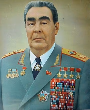 Nhân kỷ niệm 75 tuổi, ông nhận cùng lúc 13 huân chương khác nhau của 8 quốc gia.