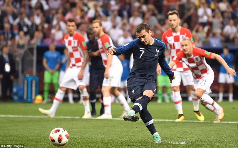 Griezmann thử tài thủ môn đội tuyển Croatia