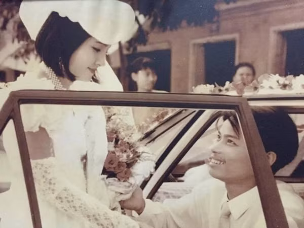 Bồi hồi ngắm lại những tấm ảnh cưới 20 năm có lẻ ảnh 20