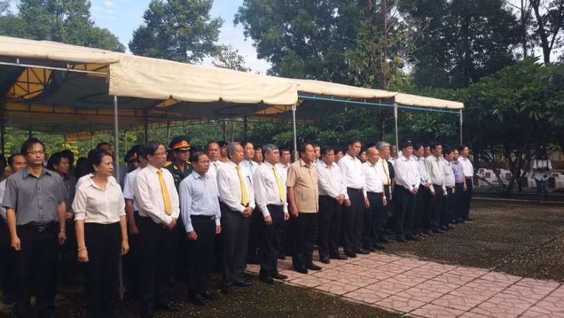 Bộ trưởng Trương Minh Tuấn, Thứ trưởng Nguyễn Minh Hồng, Chủ tịch UBND tỉnh Tây Ninh, ông Phạm Văn Tân và các CBNV Bộ Thông tin và Truyền thông và UBND tỉnh Tây Ninh tham dự
