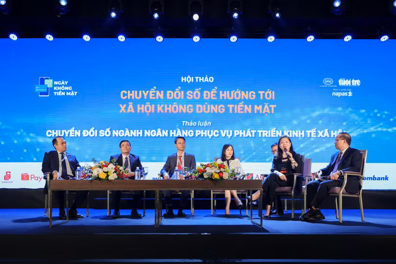 Hội thảo “Chuyển đổi số để hướng tới xã hội không dùng tiền mặt” nằm trong khuôn khổ chuỗi sự kiện “Ngày không tiền mặt” diễn ra mới đây. Hội thảo “Chuyển đổi số để hướng tới xã hội không dùng tiền mặt” nằm trong khuôn khổ chuỗi sự kiện “Ngày không tiền mặt” diễn ra mới đây.
