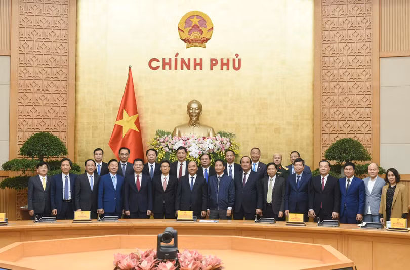 Thủ tướng trân trọng cảm ơn và đánh giá cao lãnh đạo các bộ, ngành, địa phương, các thành viên Ủy ban, các chuyên gia, doanh nghiệp đã có nhiều nỗ lực, tâm huyết trong xây dựng, triển khai Chính phủ điện tử, chuyển đổi số trong thời gian qua.