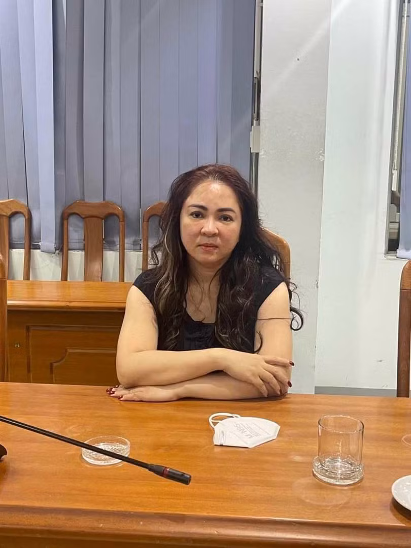 Hình ảnh của bà Phương Hằng khi làm việc với tổ công tác Công an TP.HCM vào chiều 24/3 (Ảnh Công an cung cấp).
