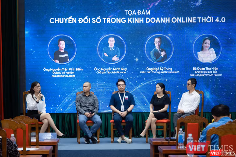 Các diễn giả chia sẻ kinh nghiệm chuyển đổi số trong doanh nghiệp