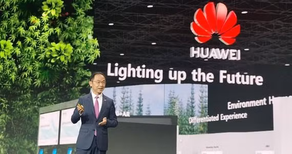 Ông Ryan Ding cho rằng sự đổi mới sáng tạo đang diễn ra đối với mạng 5G sẽ mang lại nhiều giá trị hơn cho các nhà mạng, ngành công nghiệp ICT và nền kinh tế toàn cầu, đồng thời sẽ thắp sáng tương lai của mọi ngành.