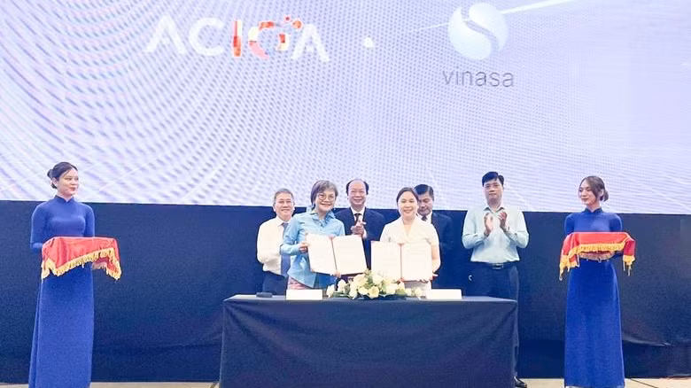 Ký kết giữa VINASA với Hiệp hội CIO Khu vực Đông Nam Á (ACIOA) tại buổi lễ Ký kết giữa VINASA với Hiệp hội CIO Khu vực Đông Nam Á (ACIOA) tại buổi lễ