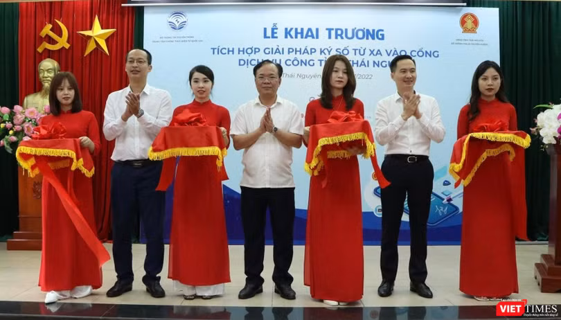 Lễ khai trương tích hợp giải pháp ký số từ xa vào Cổng dịch vụ công của tỉnh Thái Nguyên vừa diễn ra chiều nay (11/7).