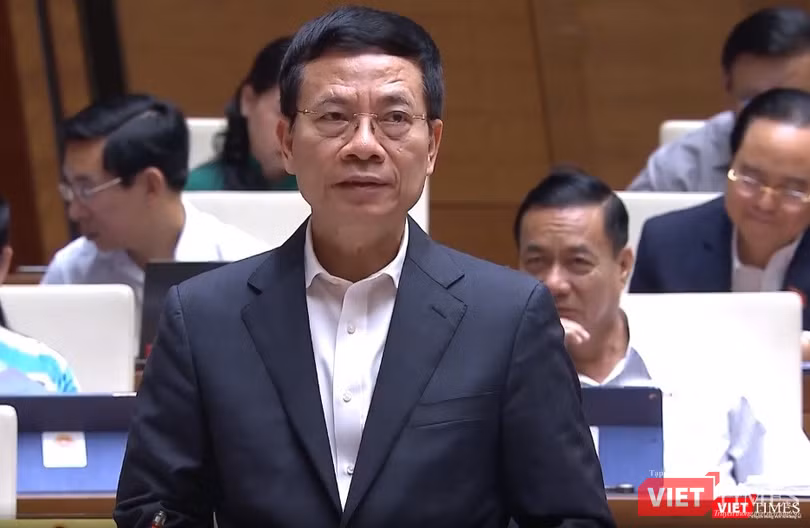 Bộ trưởng Nguyễn Mạnh Hùng thông tin tới các ĐBQH: Bộ đã làm việc cứng rắn với các nền tảng xuyên giới, nhất là Facebook và Youtube. Bộ trưởng Nguyễn Mạnh Hùng thông tin tới các ĐBQH: Bộ đã làm việc cứng rắn với các nền tảng xuyên giới, nhất là Facebook và Youtube.