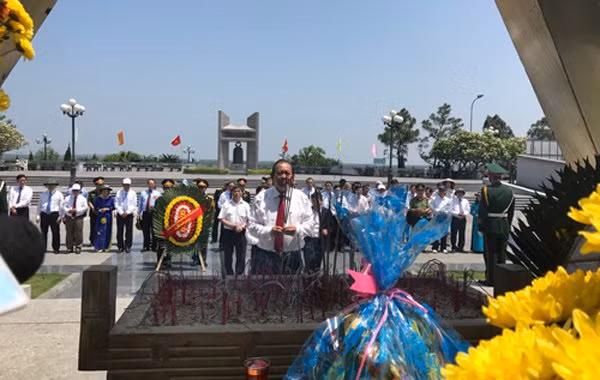 Thượng cờ Tổ quốc mừng ngày thống nhất non sông ảnh 2 Thượng cờ Tổ quốc mừng ngày thống nhất non sông ảnh 2