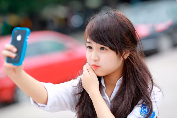 Chụp ảnh tự sướng đã hơn với SelfieCty