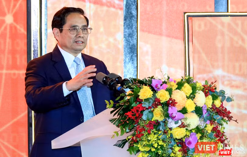 Thủ tướng Phạm Minh Chính - Chủ tịch Ủy ban Quốc gia về Chuyển đổi số - trao đổi tại Diễn đàn Quốc gia phát triển doanh nghiệp công nghệ số. Thủ tướng Phạm Minh Chính - Chủ tịch Ủy ban Quốc gia về Chuyển đổi số - trao đổi tại Diễn đàn Quốc gia phát triển doanh nghiệp công nghệ số.