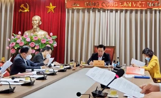 Thường trực Thành ủy Hà Nội họp về công tác chống dịch COVID-19 chiều 2/2. Ảnh: UBND TP. Hà Nội.