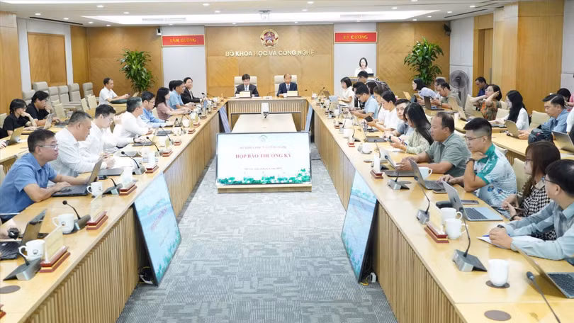 z6975034060461_17f2f7fe7d723a501bd9e115a13d84d9.jpg