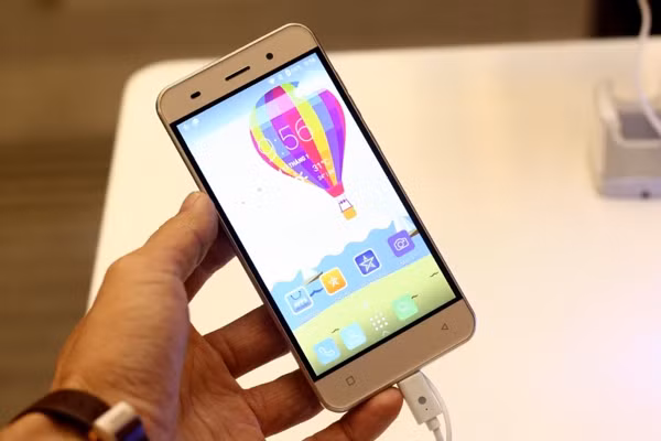 Mobiistar Lai Yuki có giá 2.590.000 đồng, được trang bị vi xử lý 4 lõi tốc độ 1,3GHz, RAM 2GB, bộ nhớ trong 16GB, khe cắm thẻ tối đa 32GB.
