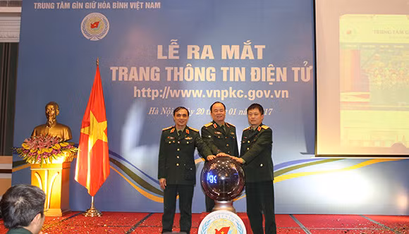 rung tâm Gìn giữ hòa bình Việt Nam tổ chức Lễ ra mắt Trang thông tin điện tử trên internet.