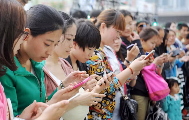 Theo nghị định mới, người mua phải chịu trách nhiệm về SIM đăng ký. Ảnh minh hoạ: Internet.