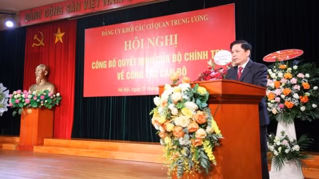 Tân Bí thư Đảng ủy Khối các cơ quan Trung ương Nguyễn Văn Thể phát biểu nhận nhiệm vụ.