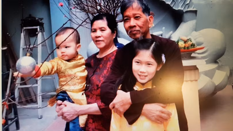 Nhà văn và vợ con