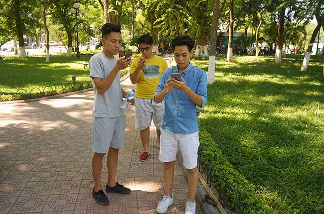 Suýt thiệt thân vì mải mê bắt Pokemon “hiếm“ ảnh 1 Suýt thiệt thân vì mải mê bắt Pokemon “hiếm“ ảnh 1