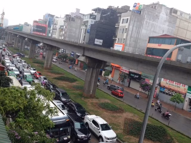 Hà Nội: Phố thành sông, giao thông tê liệt (video) ảnh 10 Hà Nội: Phố thành sông, giao thông tê liệt (video) ảnh 10