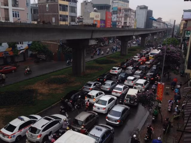 Hà Nội: Phố thành sông, giao thông tê liệt (video) ảnh 9 Hà Nội: Phố thành sông, giao thông tê liệt (video) ảnh 9