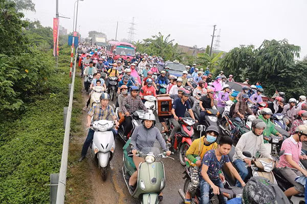 Hà Nội: Phố thành sông, giao thông tê liệt (video) ảnh 17 Hà Nội: Phố thành sông, giao thông tê liệt (video) ảnh 17