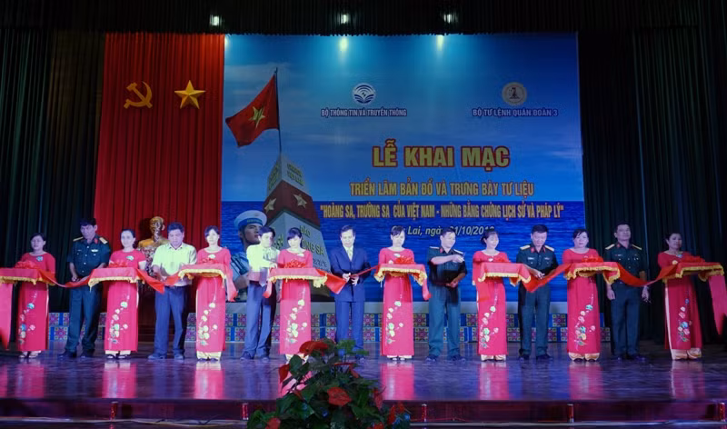 Đây là cuộc Triển lãm bản đồ và trưng bày tư liệu “Hoàng Sa, Trường Sa của Việt Nam – Những bằng chứng lịch sử và pháp lý” lần thứ 71