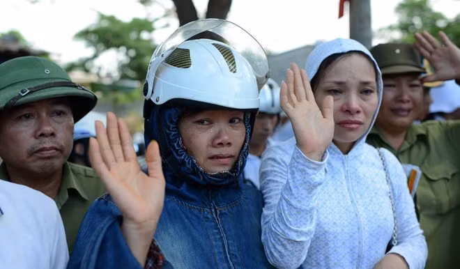 Những hình ảnh thắt lòng trong đám tang phi công Trần Quang Khải ảnh 17
