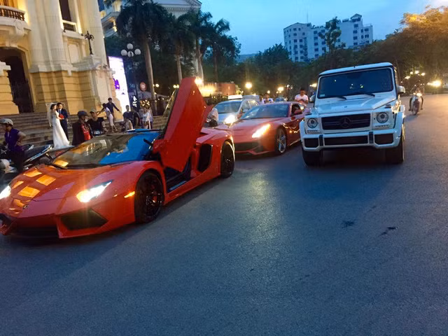 Dàn siêu xe đỉnh cao của các đại gia hai miền Nam-Bắc tụ tập cuối tuần qua.