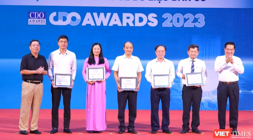 Đại diện lãnh đạo chuyển đổi số và an toàn thông tin tiêu biểu 2023.