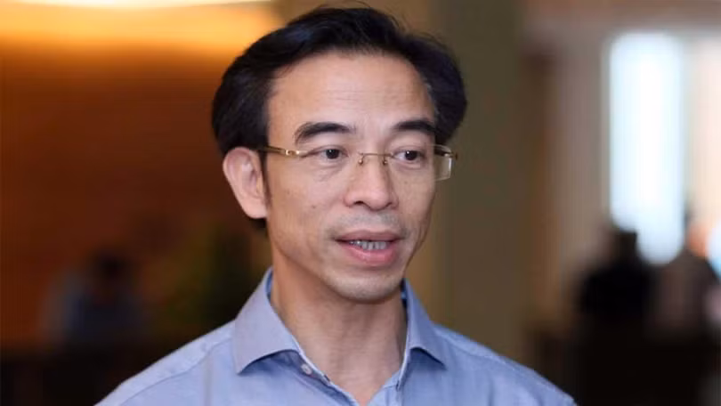 GS Tuấn: "Điều day dứt nhất của tôi là một bác sĩ có sứ mệnh chữa bệnh cứu người, một trí thức luôn coi trọng danh dự, hơn 30 năm qua đã cống hiến quên mình cho sự nghiệp, hết lòng vì người bệnh. Tôi thực sự dằn vặt, khổ tâm vì những sơ suất do chưa sát sao, thiếu chặt chẽ và chưa đúng của mình" GS Tuấn: "Điều day dứt nhất của tôi là một bác sĩ có sứ mệnh chữa bệnh cứu người, một trí thức luôn coi trọng danh dự, hơn 30 năm qua đã cống hiến quên mình cho sự nghiệp, hết lòng vì người bệnh. Tôi thực sự dằn vặt, khổ tâm vì những sơ suất do chưa sát sao, thiếu chặt chẽ và chưa đúng của mình"