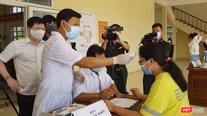 Thủ tướng yêu cầu các địa phương cân nhắc, thận trọng việc thu phí cách ly đối với người đến từ các địa phương trong nước. Ảnh: Hồ Xuân Mai.
