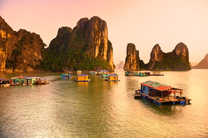 Cảnh đẹp tại làng chài Cửa Vạn (Hạ Long). Ảnh: Bright Sight 