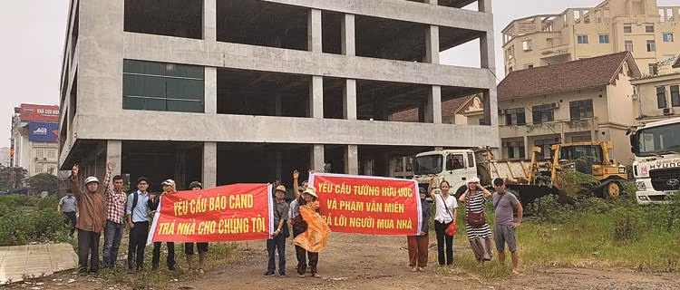 Việc chậm tiến độ nhiều năm và đội giá đã gây bức xúc cao độ cho các CBCS Báo CAND và người mua lại.