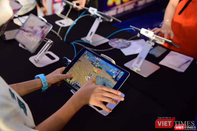 Trong 5 năm tới, ngành game đặt mục tiêu doanh thu 1 tỉ USD, thu hút 400 start-up Việt Nam sản xuất tham gia, được đưa vào hệ thống đào tạo ngành nghề chính thống. Trong 5 năm tới, ngành game đặt mục tiêu doanh thu 1 tỉ USD, thu hút 400 start-up Việt Nam sản xuất tham gia, được đưa vào hệ thống đào tạo ngành nghề chính thống.