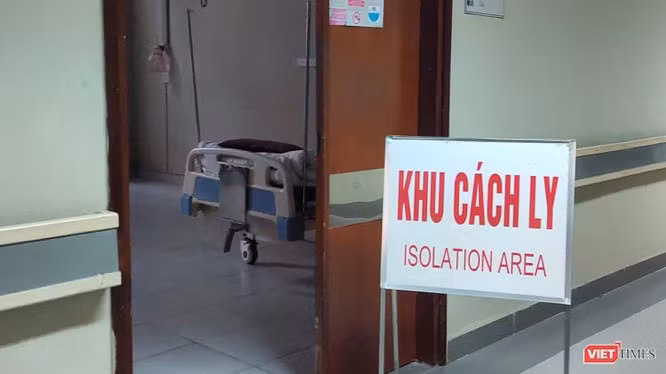 Khu vực cách ly tại Bệnh viện Hữu Nghị. Ảnh: Minh Thúy 