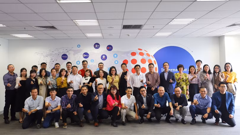Hội nghị CEO các Nhà đăng ký tên miền ".vn" năm 2023 quy tụ lãnh đạo nhiều tổ chức, doanh nghiệp. Hội nghị CEO các Nhà đăng ký tên miền ".vn" năm 2023 quy tụ lãnh đạo nhiều tổ chức, doanh nghiệp.