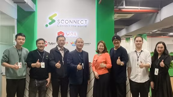 Giáo sự Andy Ryu (thứ ba từ phải sang) trong buổi làm việc với Sconnect vào giữa tháng 2/2023.