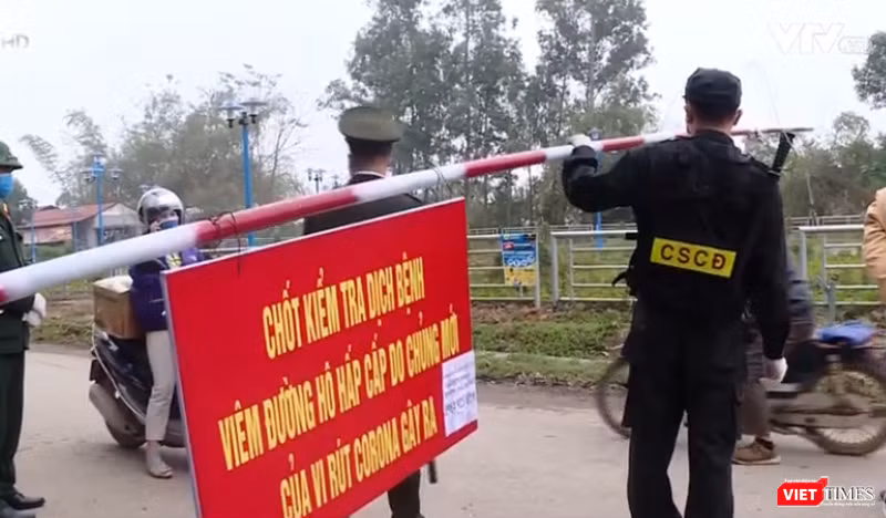 Thực hiện cách ly tại xã Sơn Lôi - Bình Xuyên - Vĩnh Phúc nhằm ứng phó dịch COVID-19. Ảnh: Anh Lê.