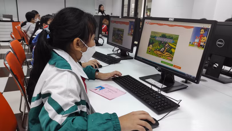 Trạng Nguyên Tiếng Việt giúp các em tham gia học được học về kiến thức cơ bản cũng như nâng cao về môn học Tiếng Việt.
