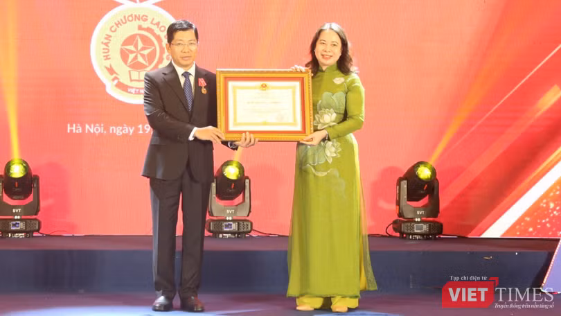 vt_nhan huan chuong.jpg