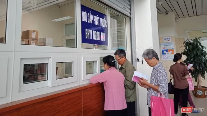 Khu vực phát thuốc BHYT tại một bệnh viện công. Ảnh minh họa.