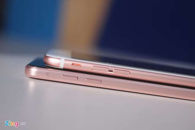 Cụm phím cứng của Apple được gia công chi tiết.