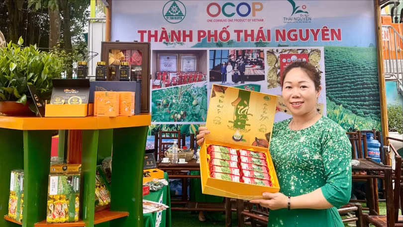 Sản phẩm chè của chị Hương lấy nguyên liệu từ địa phương, qua chế biến đóng gói thành khoảng 40 sản phẩm khác nhau.