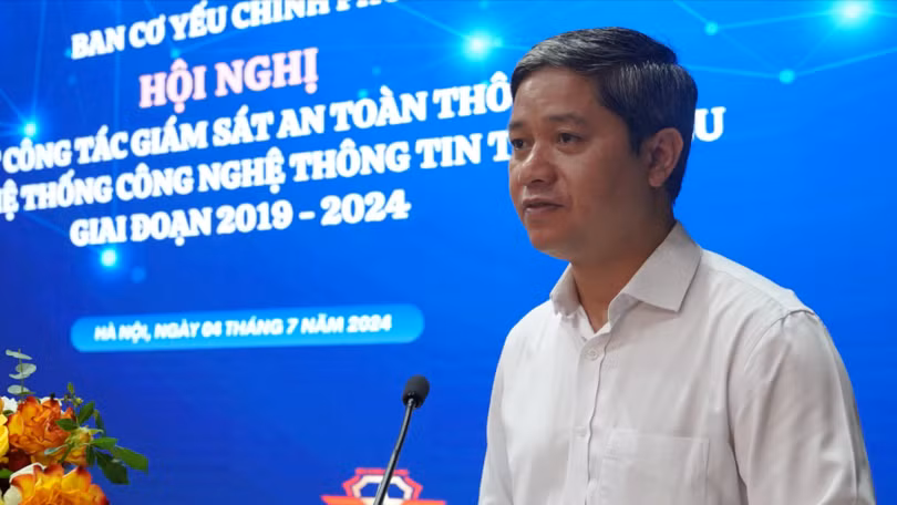 Đại tá Nguyễn Hữu Hùng, Phó Trưởng ban Ban Cơ yếu Chính phủ.
