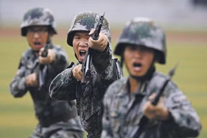 Lục quân Trung Quốc đứng đầu thế giới về quân số, vượt xa các lực lượng tương tự của Mỹ và Nga. Lục quân Trung Quốc đứng đầu thế giới về quân số, vượt xa các lực lượng tương tự của Mỹ và Nga.