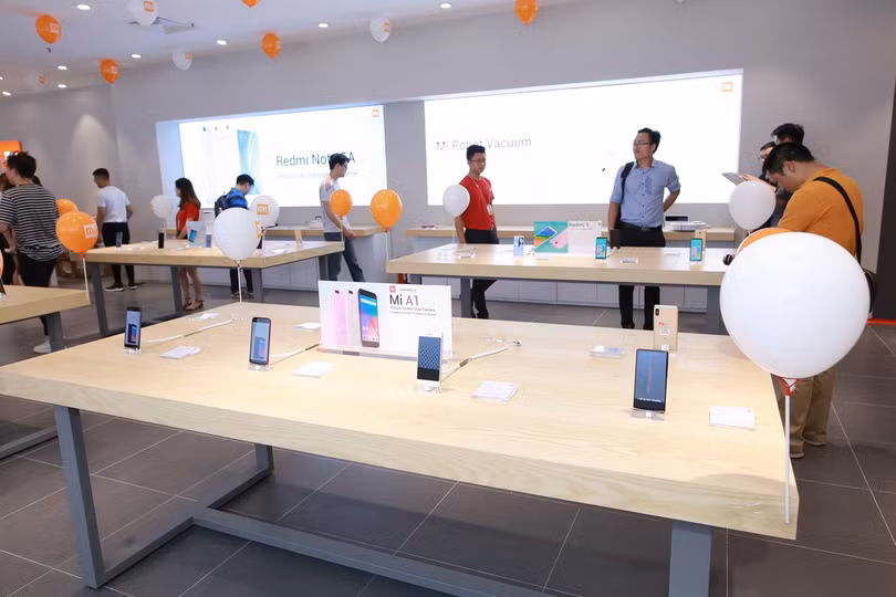 “Đột nhập” cửa hàng Mi Store rộng hơn 240m2 đầu tiên tại Hà Nội ảnh 1